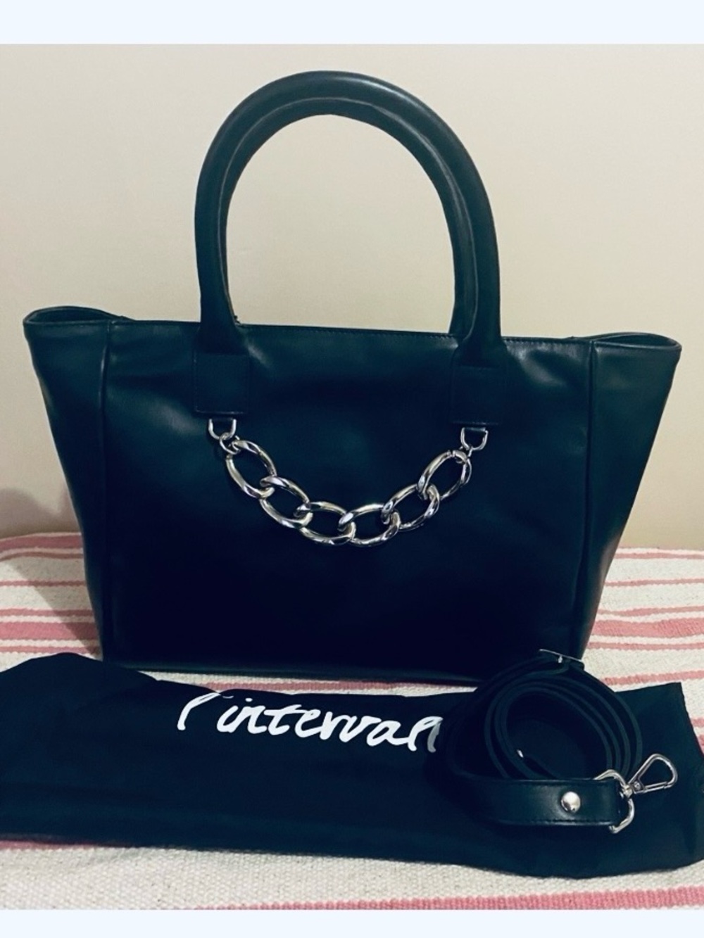 L’INTERVALLE Black Leather Bag with Chain Accent
